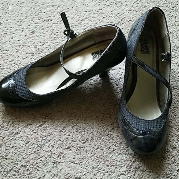 Shoes - Picture 2 of 3